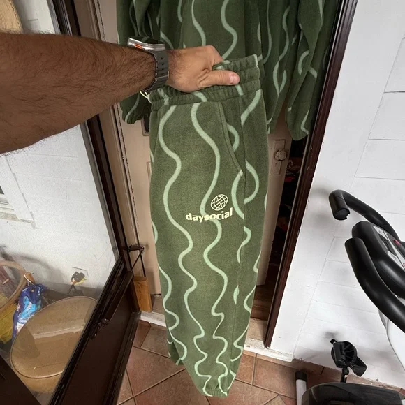 Daysocial fleece jogging suit - Picture 2 of 2